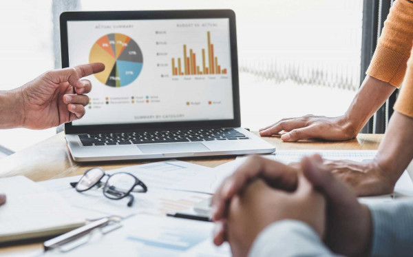 Payroll reporting and decisions 